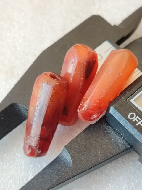 古玩玉器紅瑪瑙多棱珠3顆拍賣，當前價格99元