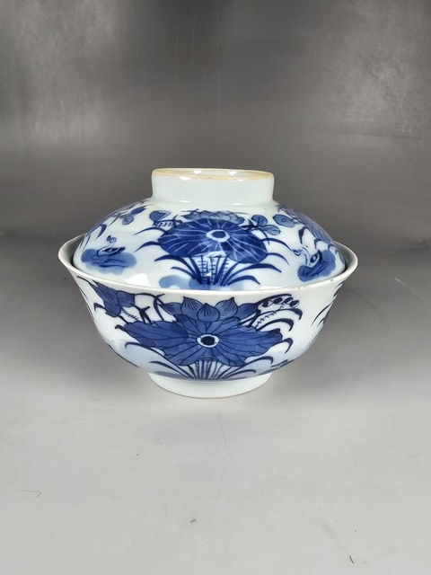 古玩陶瓷清晚期若深珍藏款青花蓋碗拍賣,當(dāng)前價(jià)格2900元