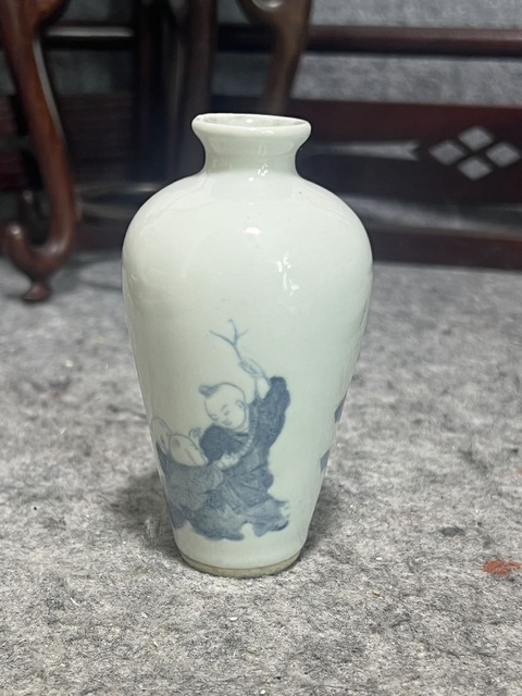 古玩陶瓷創匯時期青花瓶真品鑒賞圖