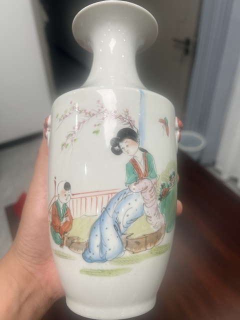 古玩陶瓷油粉彩人物故事紋撇口瓶真品鑒賞圖