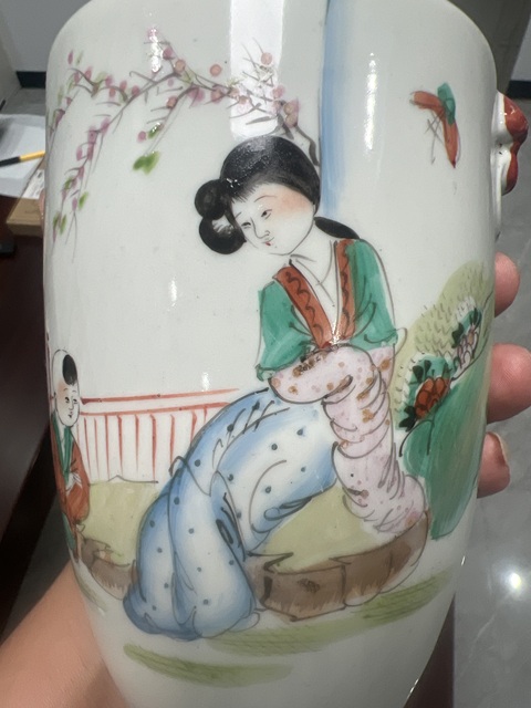 古玩陶瓷油粉彩人物故事紋撇口瓶真品鑒賞圖