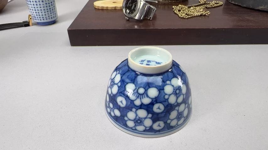 古玩陶瓷青花留白冰梅紋杯真品鑒賞圖