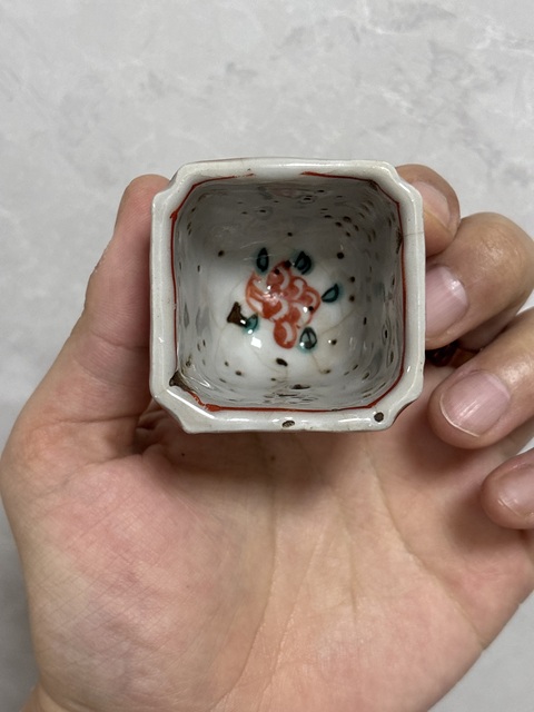 古玩陶瓷日本江戶紅綠彩茶杯真品鑒賞圖