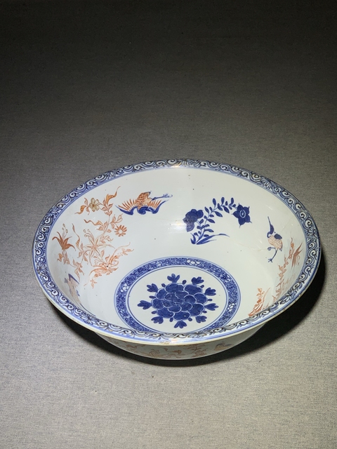 古玩陶瓷日本明治青花礬紅花鳥紋碗真品鑒賞圖