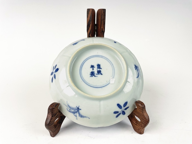 古玩陶瓷清光緒·青花魚蝦蟹盤真品鑒賞圖