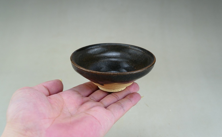 古玩陶瓷宋元·褐釉盞真品鑒賞圖