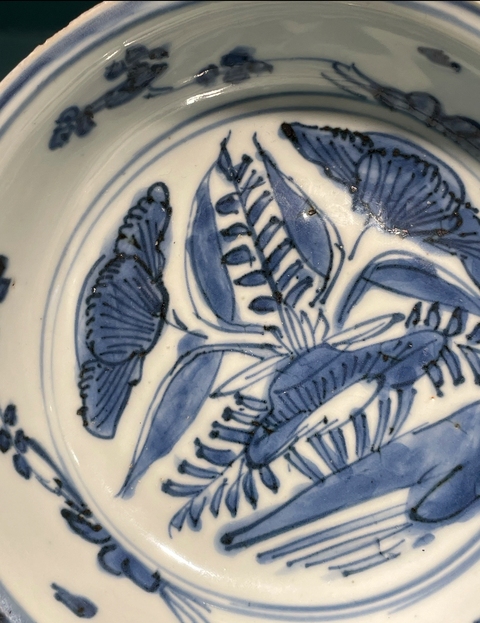 古玩陶瓷花卉紋青花盤真品鑒賞圖