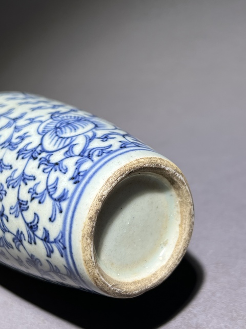 古玩陶瓷青花淡描花卉盤(pán)口瓶拍賣(mài)，當(dāng)前價(jià)格1860元