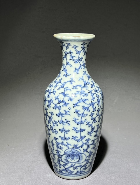 古玩陶瓷青花淡描花卉盤(pán)口瓶拍賣(mài)，當(dāng)前價(jià)格1860元