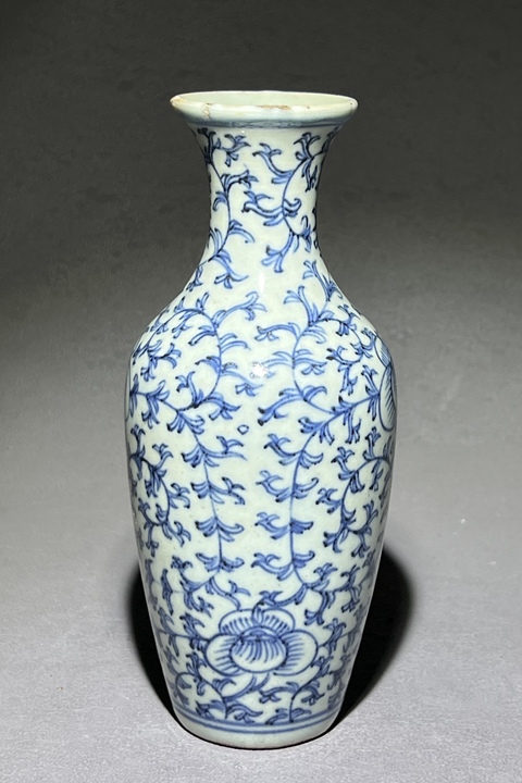 古玩陶瓷青花淡描花卉盤(pán)口瓶拍賣(mài)，當(dāng)前價(jià)格1860元