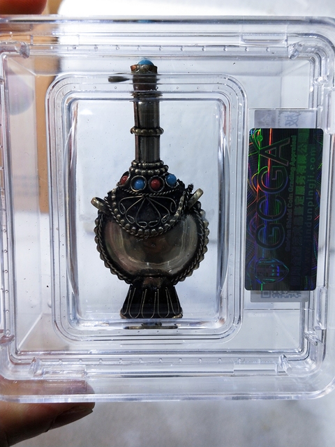 古玩雜項20世紀 .民俗文化.鑲寶銀飾鼻煙壺拍賣,當前價格366元