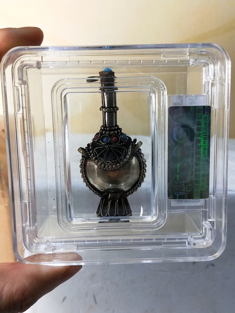 古玩雜項20世紀 .民俗文化.鑲寶銀飾鼻煙壺拍賣,當前價格366元