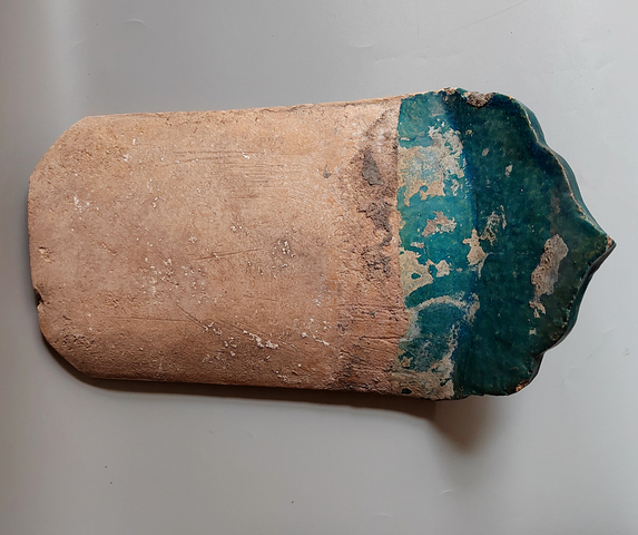 古玩陶瓷明代皇家御用高浮雕孔雀藍釉五爪龍紋瓦當拍賣，當前價格1666元