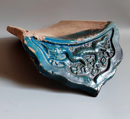 古玩陶瓷明代皇家御用高浮雕孔雀藍釉五爪龍紋瓦當拍賣，當前價格1666元