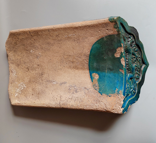 古玩陶瓷明代皇家御用高浮雕孔雀藍釉五爪龍紋瓦當拍賣，當前價格1666元