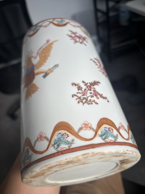 古玩陶瓷彩繪徽章瓷筆筒真品鑒賞圖