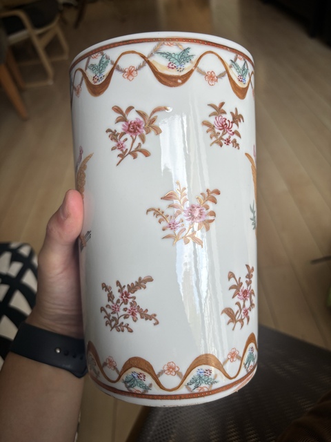 古玩陶瓷彩繪徽章瓷筆筒真品鑒賞圖
