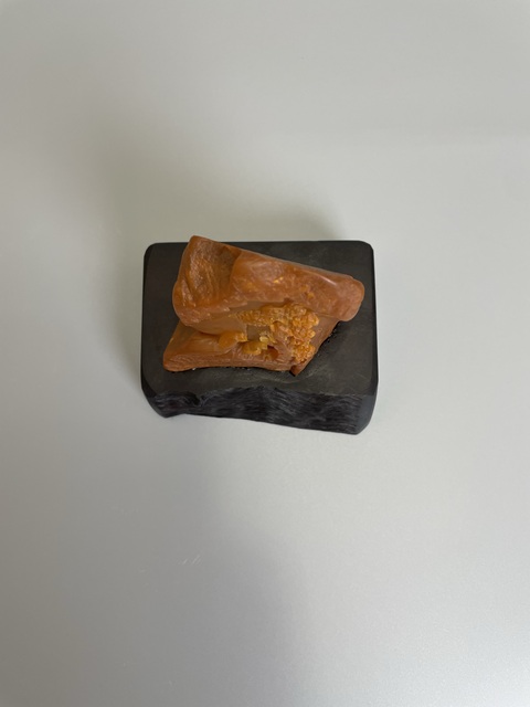 古玩玉器浮雕松下問童子田黃石擺件拍賣，當(dāng)前價格300元