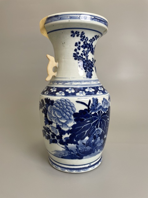 古玩陶瓷清乾隆 青花四季花卉紋雙耳盤口瓶拍賣,當前價格980元