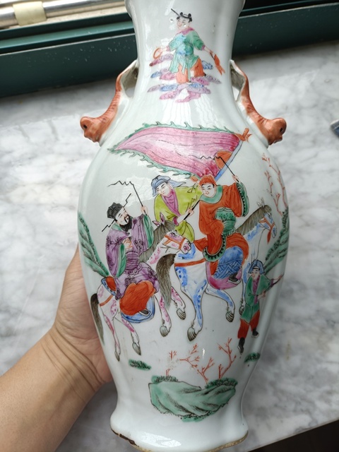 古玩陶瓷清末民初粉彩刀馬旦紋海棠瓶真品鑒賞圖