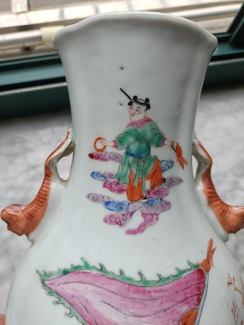 古玩陶瓷清末民初粉彩刀馬旦紋海棠瓶真品鑒賞圖