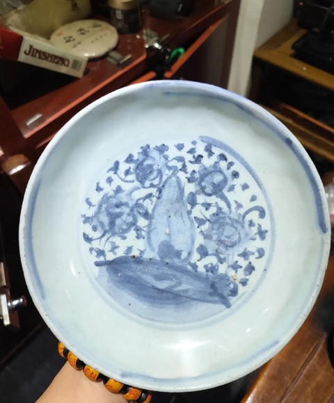 古玩陶瓷青花洞石花卉紋盤(pán)真品鑒賞圖