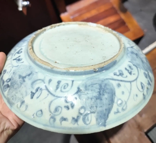 古玩陶瓷青花洞石花卉紋盤(pán)真品鑒賞圖