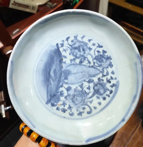古玩陶瓷青花洞石花卉紋盤(pán)真品鑒賞圖