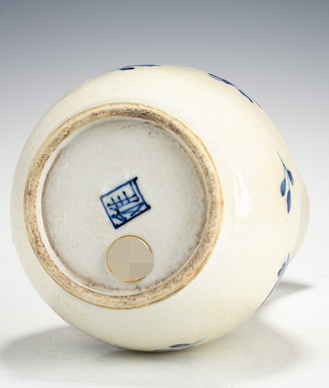 古玩陶瓷哥釉青花花卉蝴蝶紋玉壺春瓶真品鑒賞圖