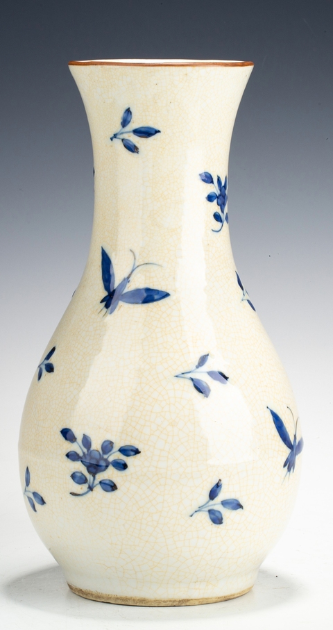 古玩陶瓷哥釉青花花卉蝴蝶紋玉壺春瓶真品鑒賞圖