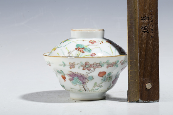 古玩陶瓷清晚·粉彩花卉紋折腰蓋碗真品鑒賞圖