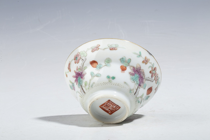 古玩陶瓷清晚·粉彩花卉紋折腰蓋碗真品鑒賞圖