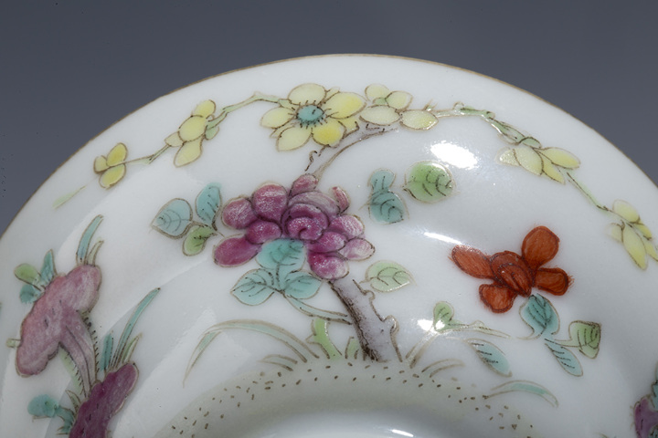 古玩陶瓷清晚·粉彩花卉紋折腰蓋碗真品鑒賞圖