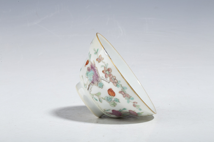 古玩陶瓷清晚·粉彩花卉紋折腰蓋碗真品鑒賞圖
