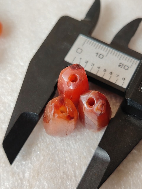 古玩玉器天然紅瑪瑙多棱珠3顆拍賣,當前價格96元
