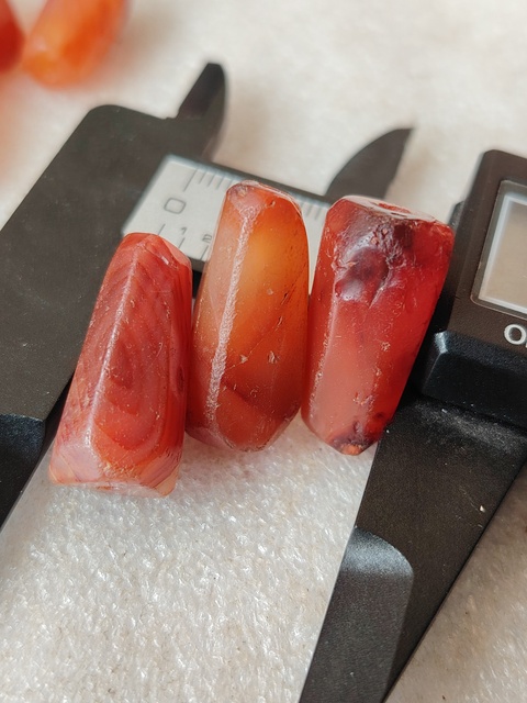 古玩玉器天然紅瑪瑙多棱珠3顆拍賣,當前價格96元