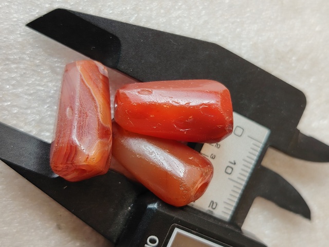 古玩玉器天然紅瑪瑙多棱珠3顆拍賣,當前價格96元