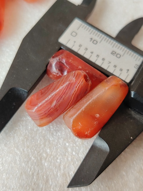 古玩玉器天然紅瑪瑙多棱珠3顆拍賣,當前價格96元