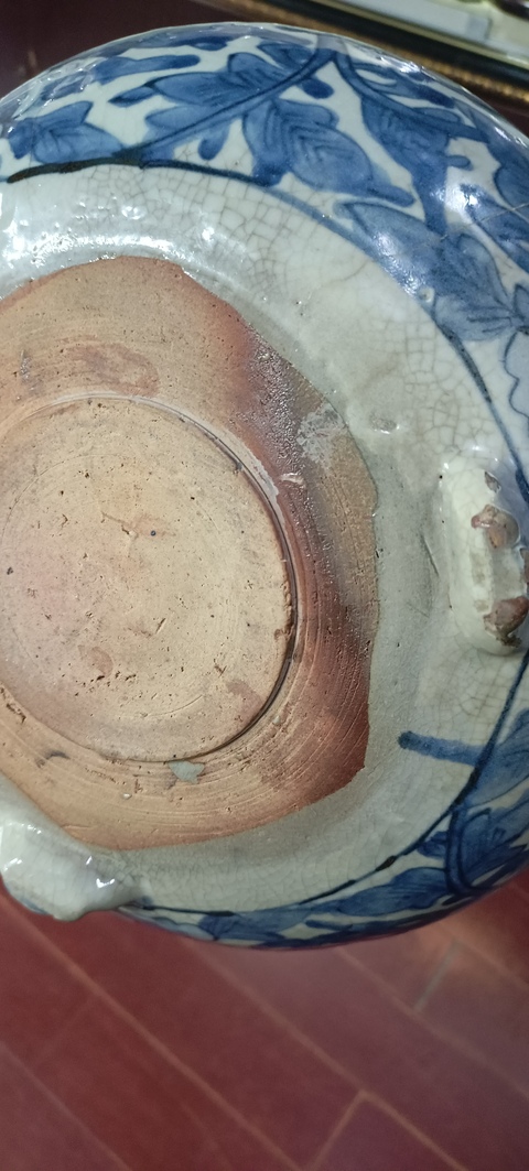 古玩陶瓷花卉紋三足青花香爐真品鑒賞圖