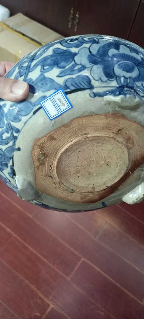 古玩陶瓷花卉紋三足青花香爐真品鑒賞圖