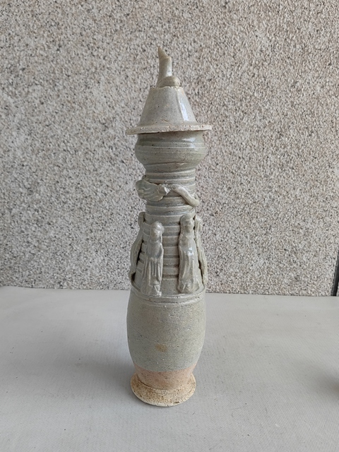 古玩陶瓷青白釉貼塑人物瓶拍賣(mài),當(dāng)前價(jià)格450元