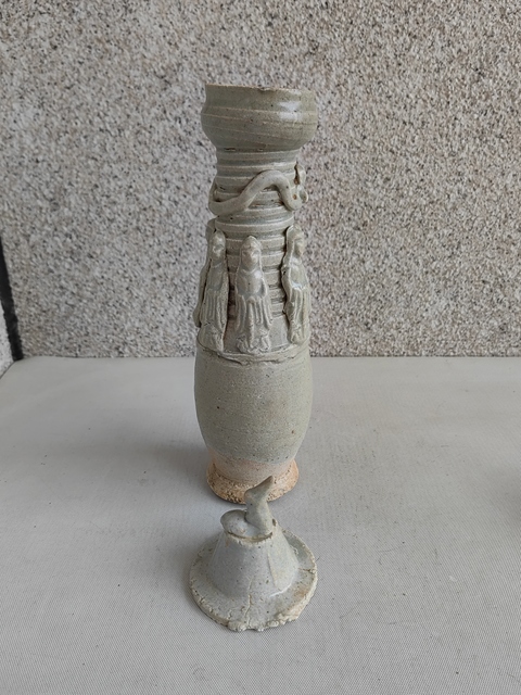 古玩陶瓷青白釉貼塑人物瓶拍賣(mài),當(dāng)前價(jià)格450元