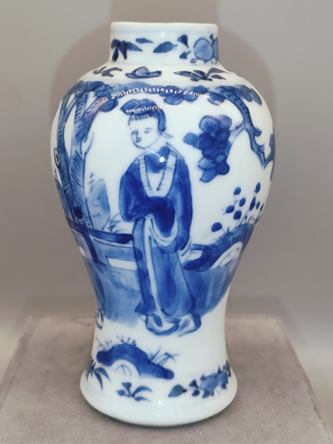 古玩陶瓷清光緒，精品青花侍女賞瓶拍賣，當前價格818元