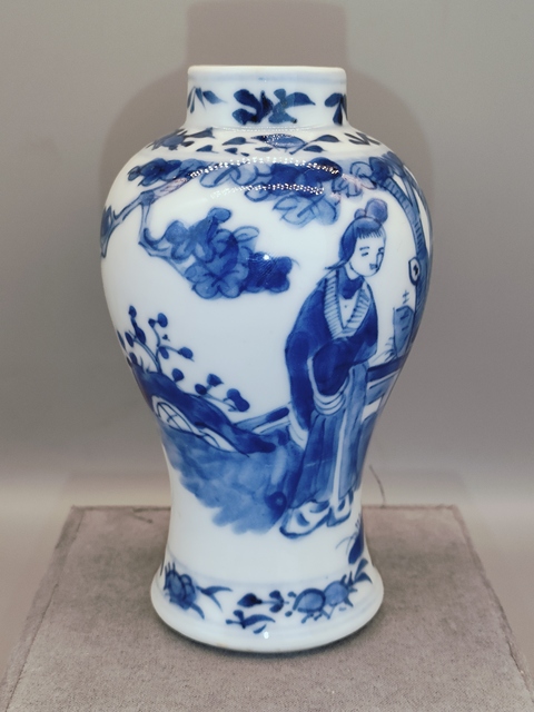古玩陶瓷清光緒，精品青花侍女賞瓶拍賣，當前價格818元