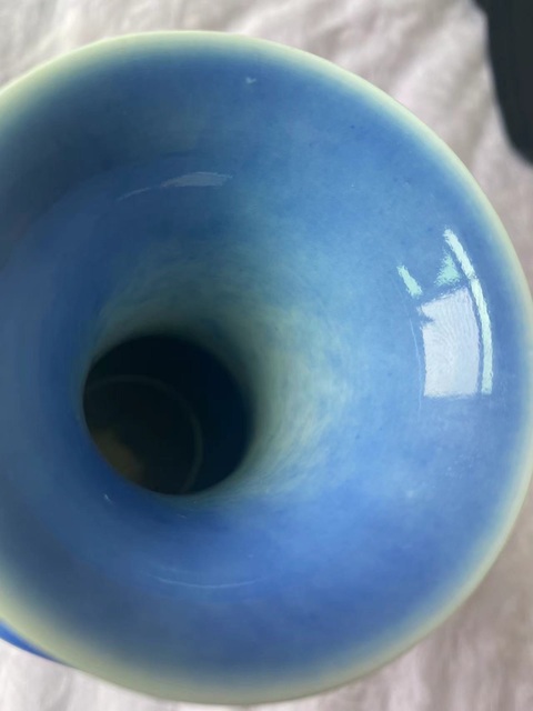 古玩陶瓷天蘭釉帶龍紋賞瓶真品鑒賞圖