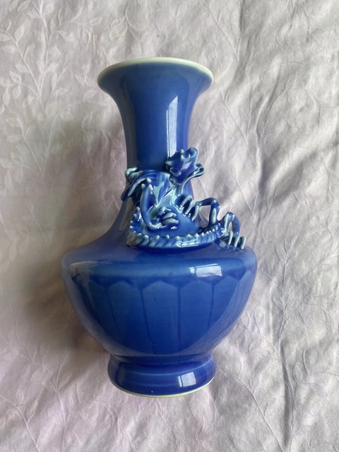 古玩陶瓷天蘭釉帶龍紋賞瓶真品鑒賞圖