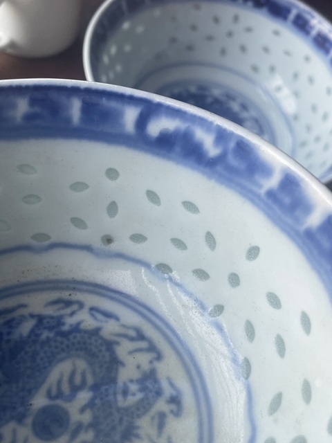 古玩陶瓷出口創匯期玲瓏瓷龍紋碗真品鑒賞圖