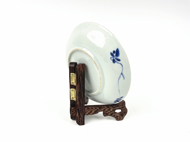 古玩陶瓷清早期·青花佛花紋盤真品鑒賞圖