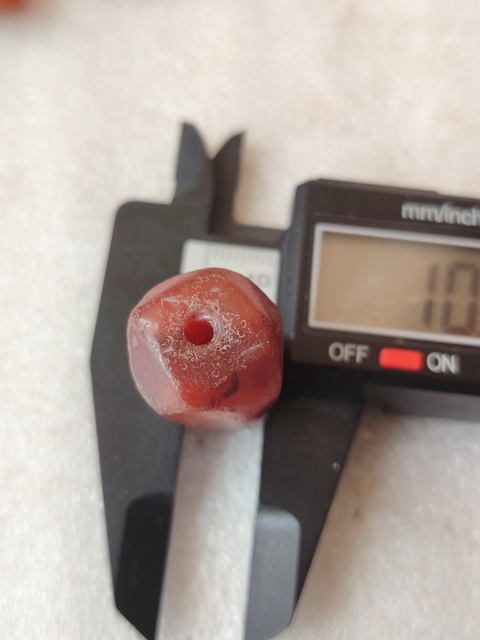 古玩玉器天然紅瑪瑙多棱珠吊墜拍賣,當前價格66元
