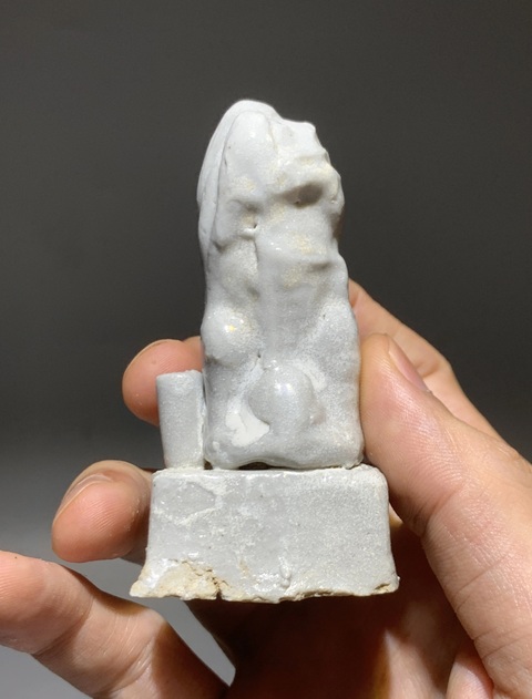 古玩陶瓷明.德化窯白釉獅子香插真品鑒賞圖